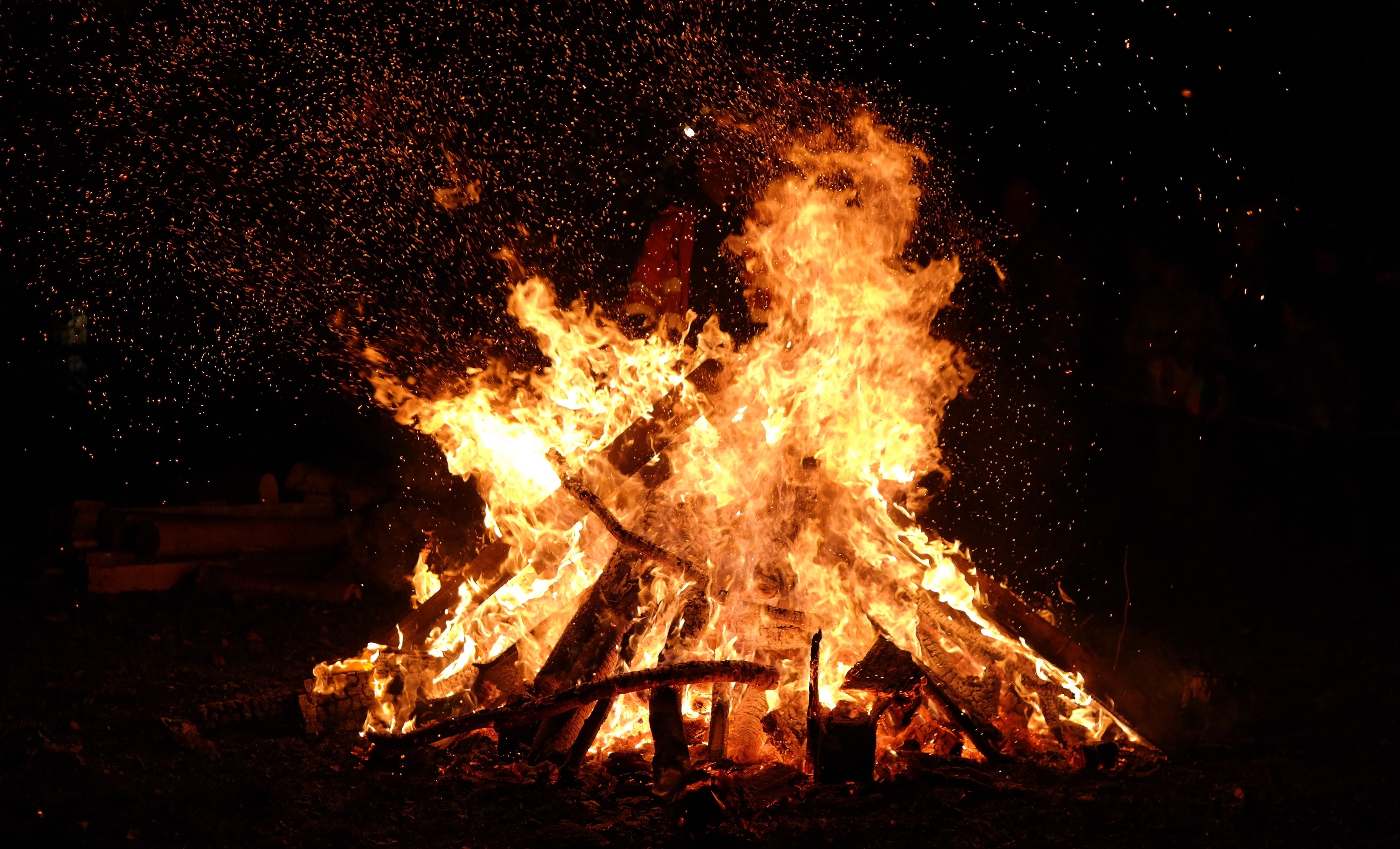 bonfire-burn-burning-776113.