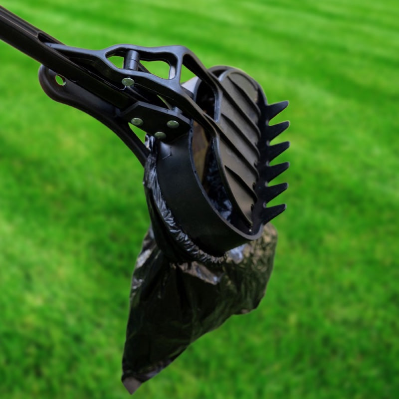 close up of locked claw on scooping tool