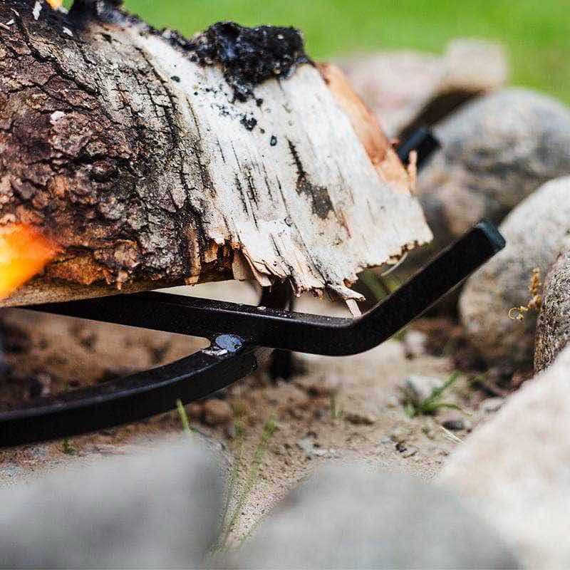 close up of upward angled spoke on edge of steel rods